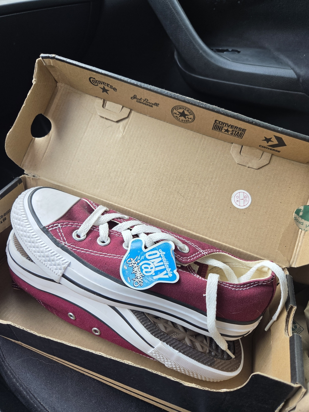 Converse Low Top Sneakers in Maroon and White